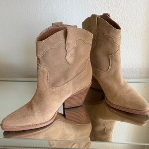 Suede Boots size 8 Tan Suede Zodiac Boots Suede Ankle Boots excellent condition